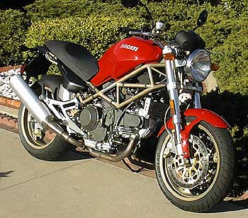 Zina s Monster 900